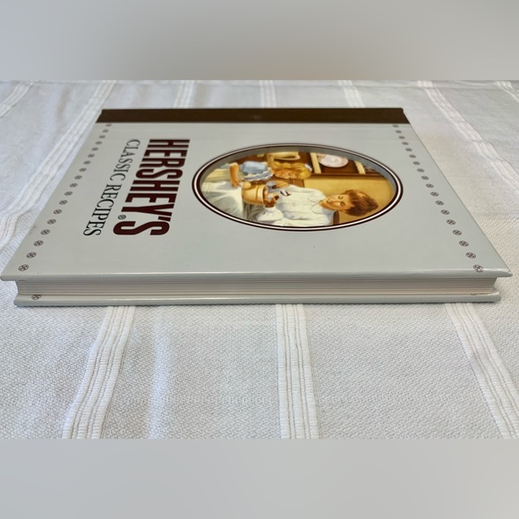 Hershey's Classic Recipes Cookbook - Picture 4 of 5